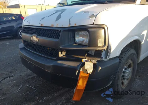 2011 Chevrolet Express 2500 Work Van z USA, uszkodzony, nr VIN 1GCWGFCAXB1184518